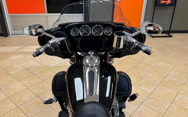 2022 Harley-Davidson® FLHTCUTGSE - CVO™ Tri Glide®