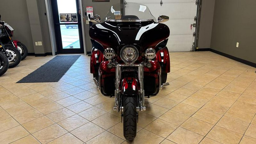 2022 Harley-Davidson® FLHTCUTGSE - CVO™ Tri Glide®