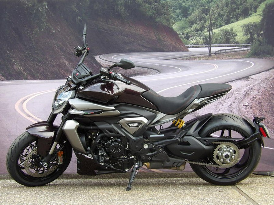 2026 Ducati XDiavel V4 Black Lava