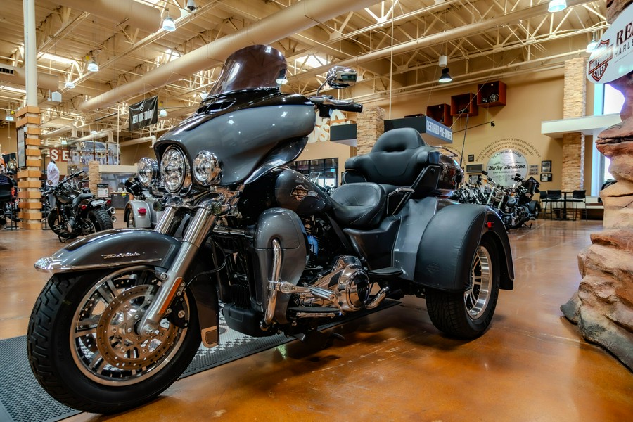 2022 Harley-Davidson Tri Glide Ultra FLHTCUTG