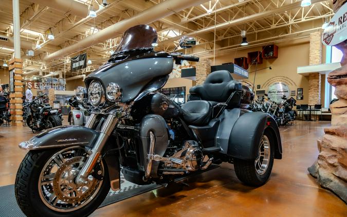 2022 Harley-Davidson Tri Glide Ultra FLHTCUTG