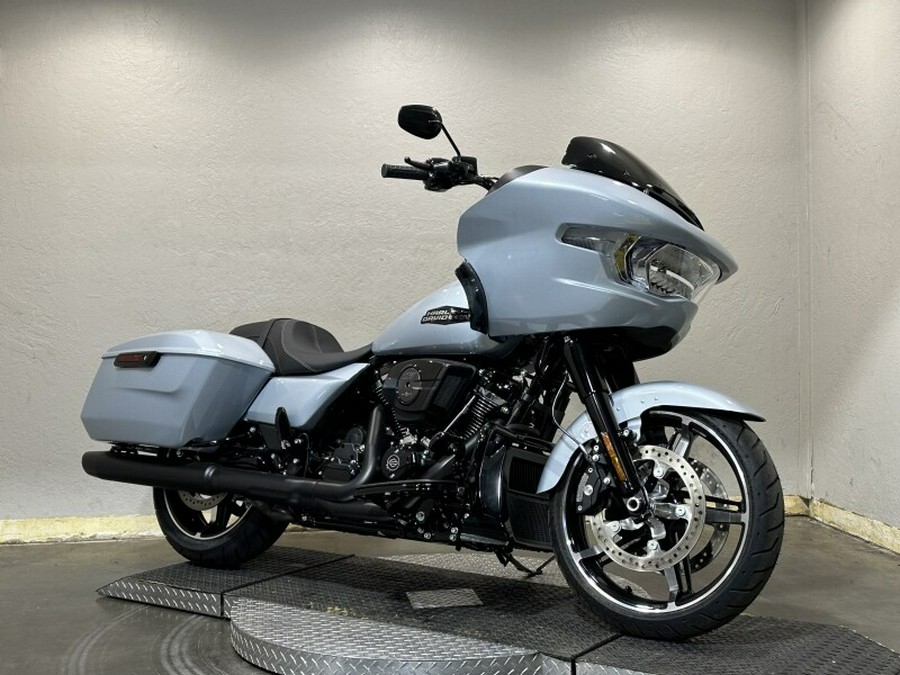 Harley-Davidson Road Glide® 2024 FLTRX 84447267 ATLAS SLV MTLIC