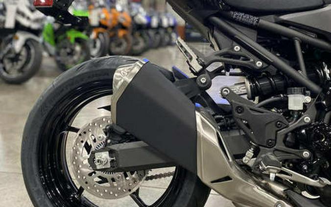 2025 Kawasaki Z900 ABS Metallic Spark Black/Metallic Carbon Gray