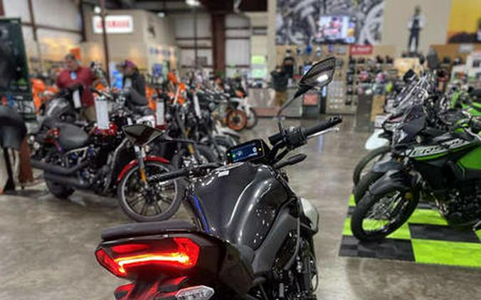 2025 Kawasaki Z900 ABS Metallic Spark Black/Metallic Carbon Gray