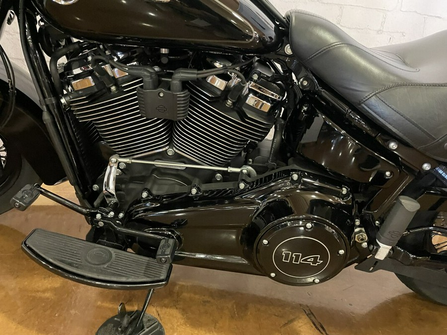 2018 Harley-Davidson Heritage Classic 114 FLHCS Vivid Black
