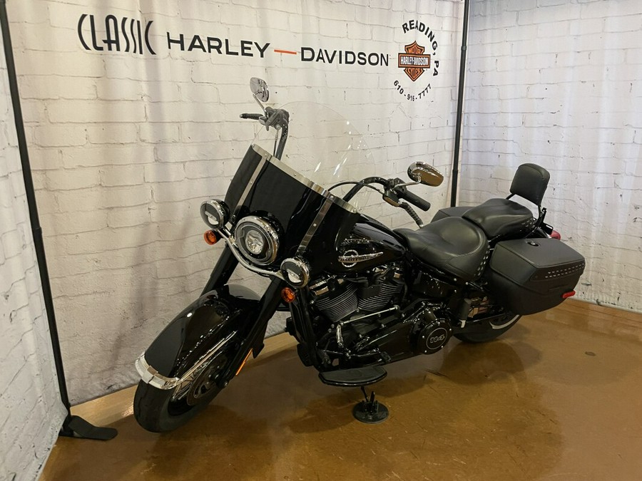 2018 Harley-Davidson Heritage Classic 114 FLHCS Vivid Black