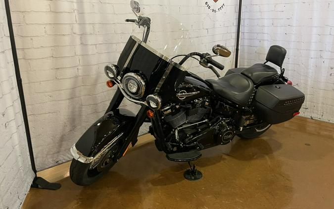 2018 Harley-Davidson Heritage Classic 114 FLHCS Vivid Black