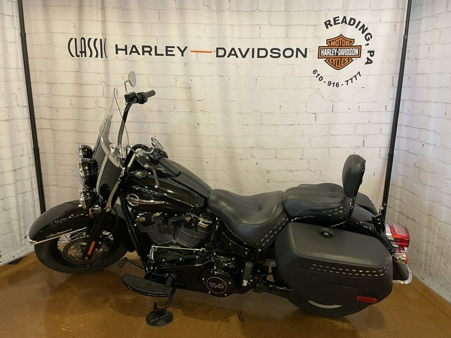 2018 Harley-Davidson Heritage Classic 114 FLHCS Vivid Black