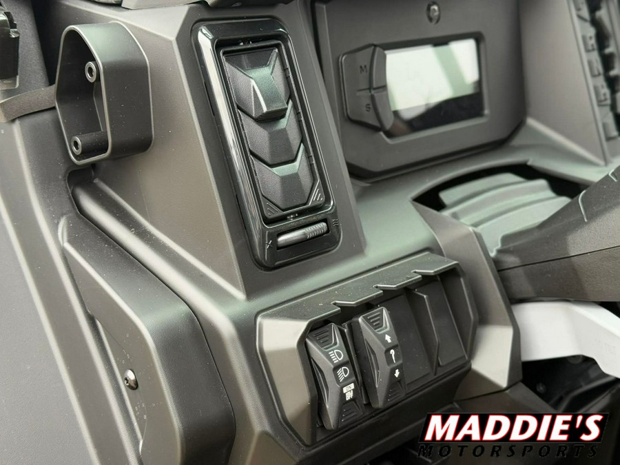 2026 Can-Am Defender MAX Lone Star CAB HD11