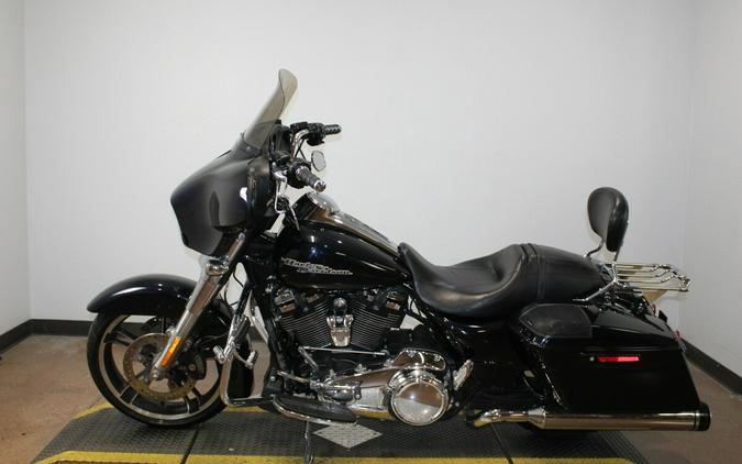 Harley-Davidson® Street Glide® 2019 Midnight Blue