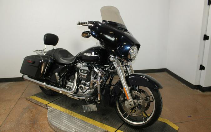 Harley-Davidson® Street Glide® 2019 Midnight Blue