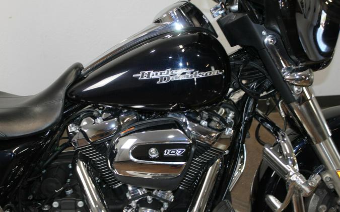 Harley-Davidson® Street Glide® 2019 Midnight Blue