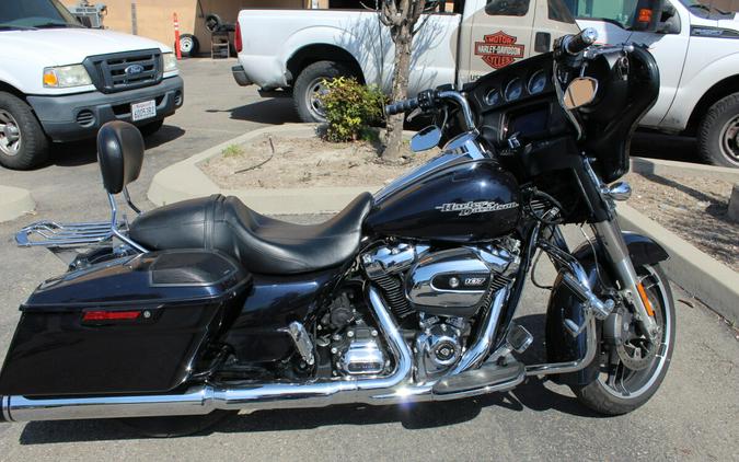 Harley-Davidson® Street Glide® 2019 Midnight Blue