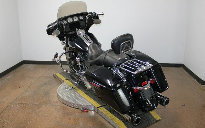 Harley-Davidson® Street Glide® 2019 Midnight Blue