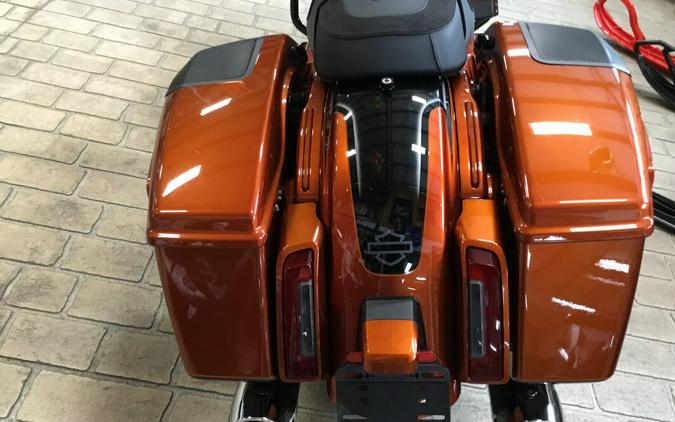 2023 Harley-Davidson® CVO™ Road Glide® Whiskey Neat w/Raven Metallic