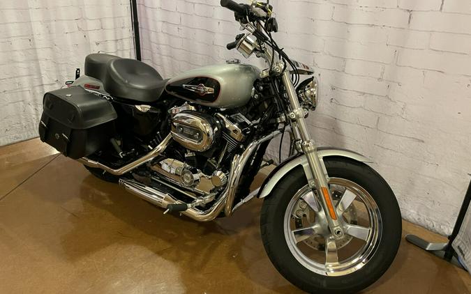 2015 Harley-Davidson 1200 Custom XL1200C Brilliant Silver/Vivid Black