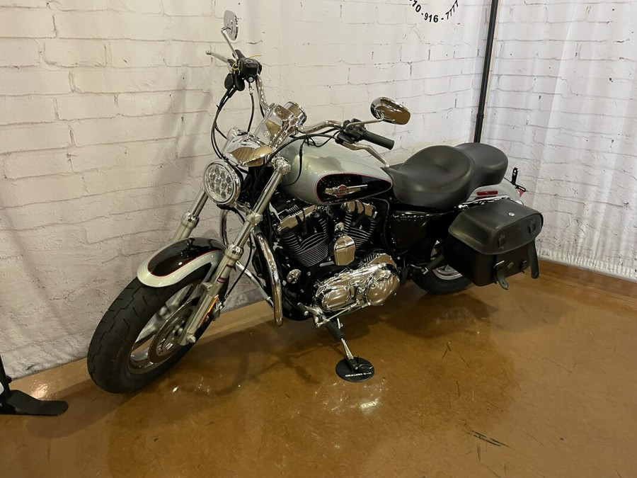2015 Harley-Davidson 1200 Custom XL1200C Brilliant Silver/Vivid Black