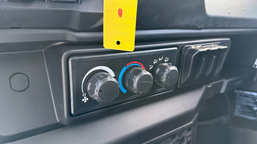 2026 Can-AM DEFENDER LTD CAB HD11