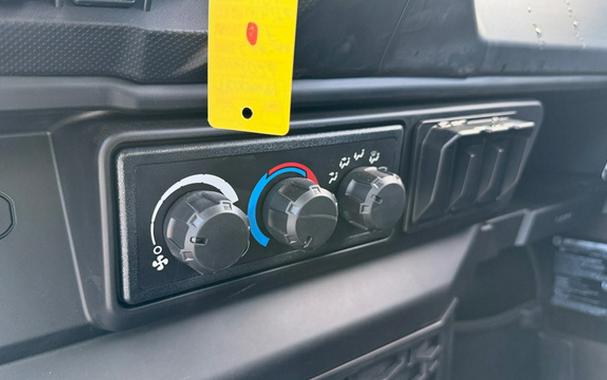 2026 Can-AM DEFENDER LTD CAB HD11