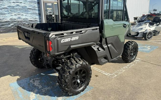 2024 Can-Am Defender DPS CAB HD9