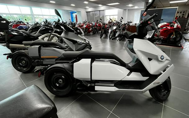 2023 BMW CE 04 Review [Urban Electric Commuter Scooter]