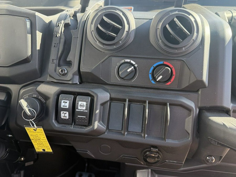 2024 Can-Am Defender DPS CAB HD9