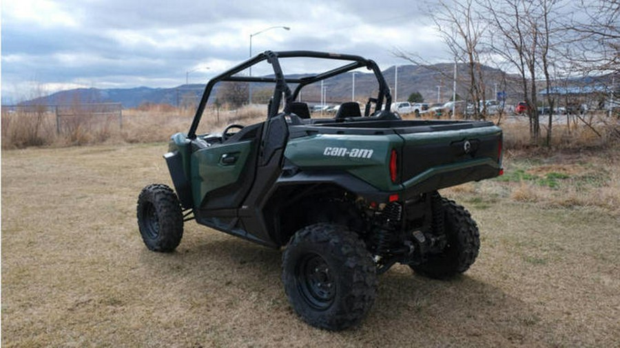 2023 Can-Am® Commander DPS 700