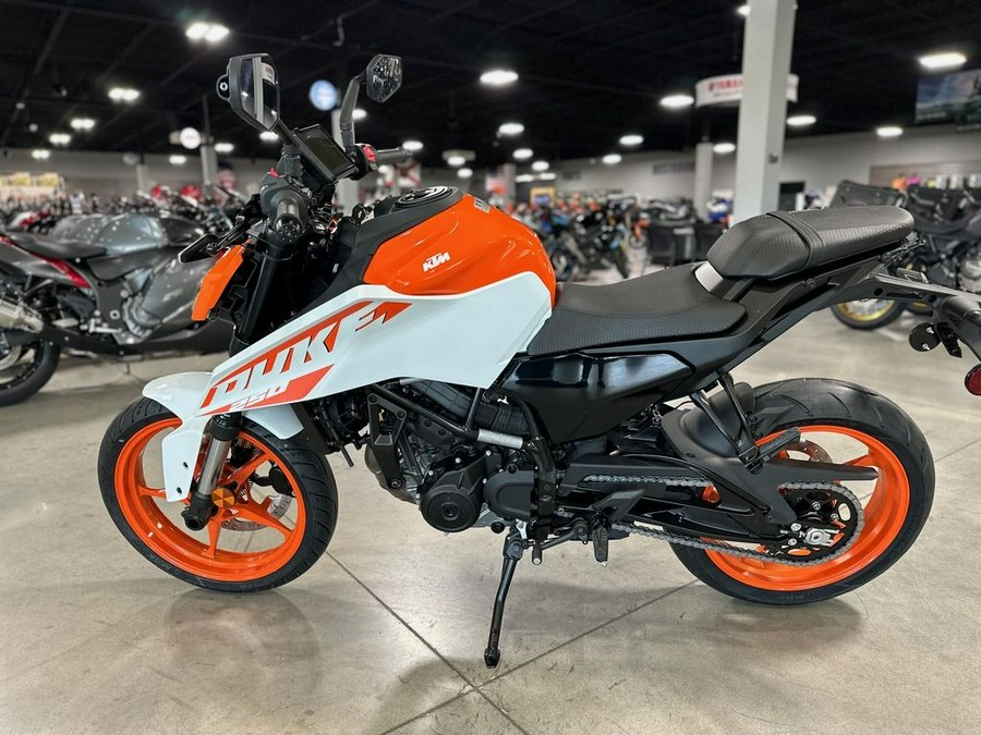 2024 KTM 250 Duke