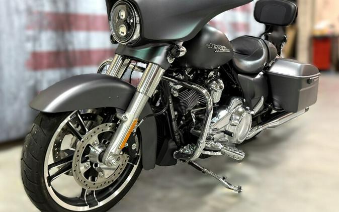 2017 FLHXS Street Glide Special