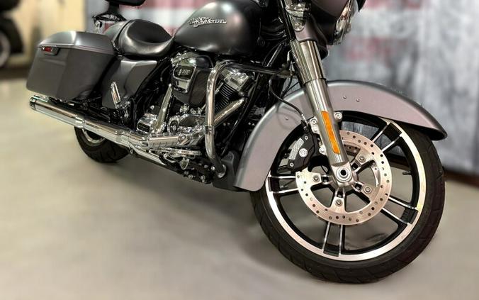 2017 FLHXS Street Glide Special