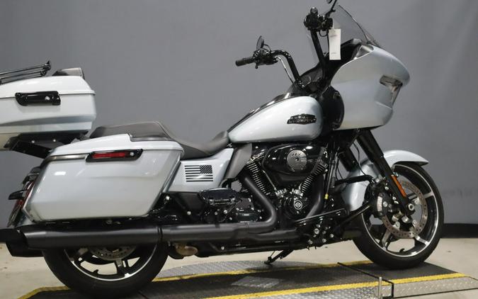 2024 Harley-Davidson Road Glide Atlas Silver Metallic - Black Finish
