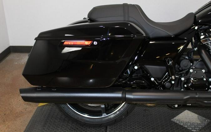 Harley-Davidson Road Glide® 2024 FLTRX 84447272 VIVID BLACK