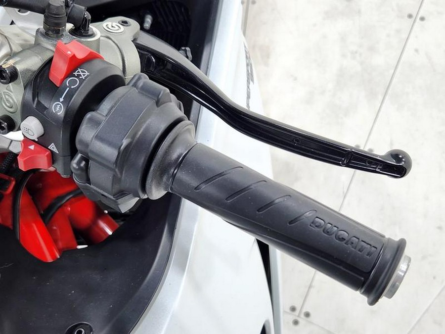 2022 Ducati SuperSport 950 S White Silk fairing