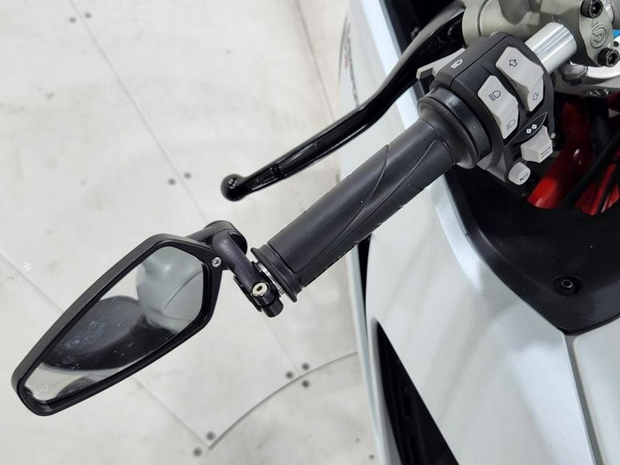 2022 Ducati SuperSport 950 S White Silk fairing