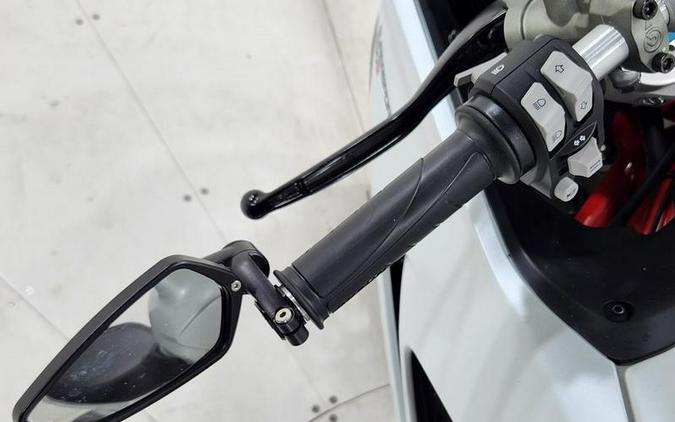 2022 Ducati SuperSport 950 S White Silk fairing