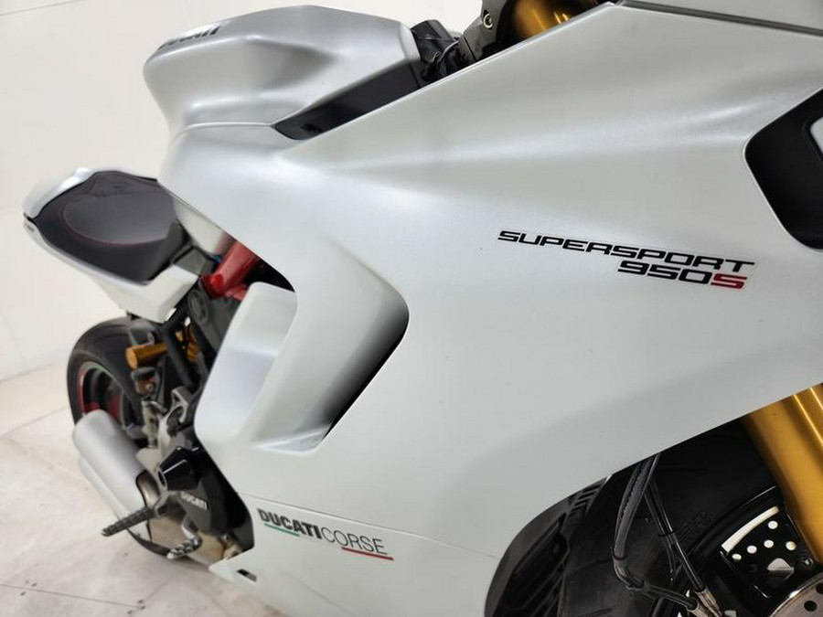 2022 Ducati SuperSport 950 S White Silk fairing