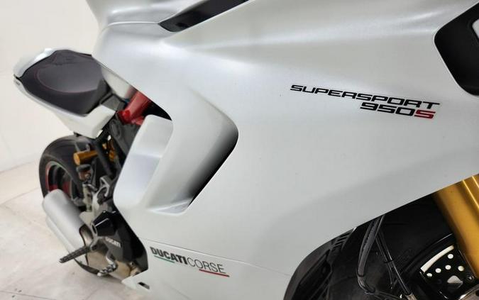 2022 Ducati SuperSport 950 S White Silk fairing