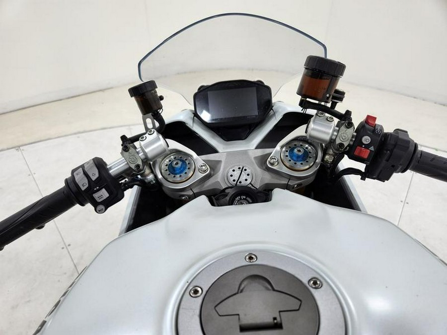 2022 Ducati SuperSport 950 S White Silk fairing