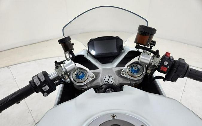 2022 Ducati SuperSport 950 S White Silk fairing