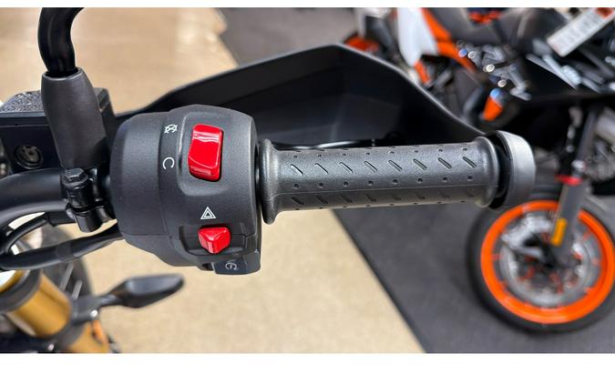 2026 Scrambler 400 XC - Triumph