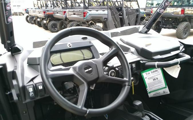 2026 Can-Am® Commander XT 700