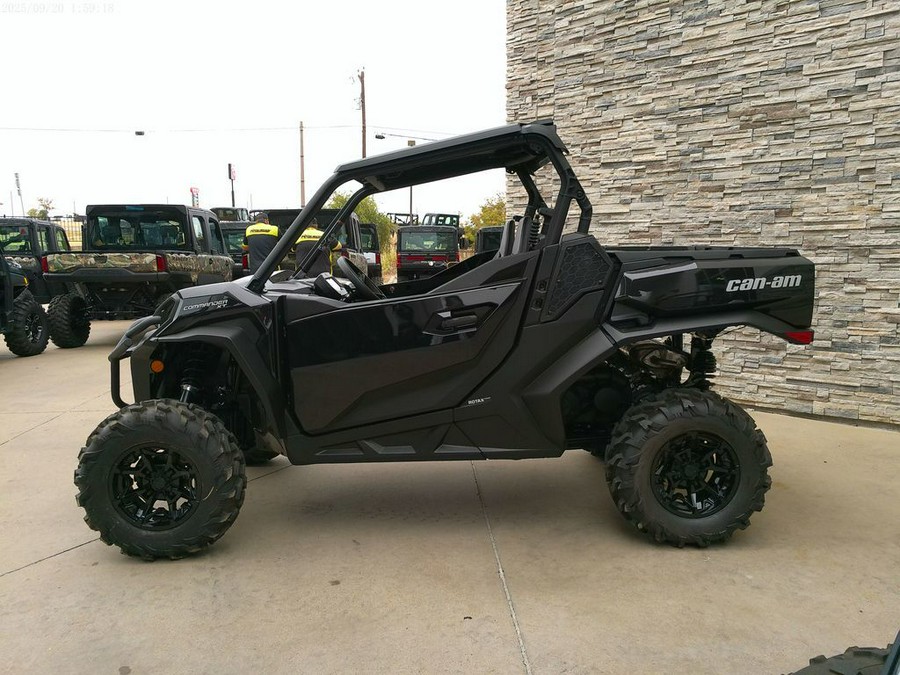 2026 Can-Am® Commander XT 700