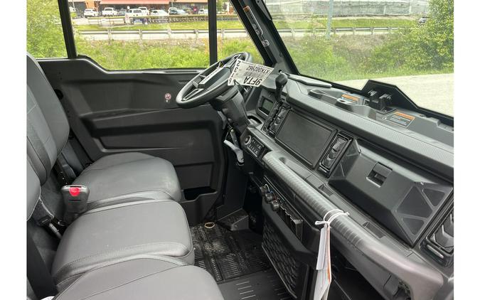 2026 Can-Am Defender MAX XT CAB HD11