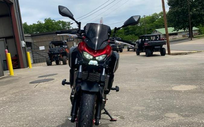 2024 Kawasaki Z500 SE ABS RED / BLACK WITH YOSHIMURA EXHAUST, WINDSCREEN, RADIATORGUARD, REAR SPOOLS