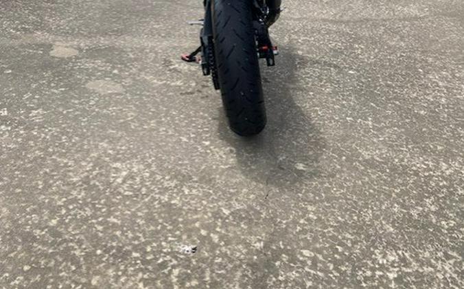 2024 Kawasaki Z500 SE ABS RED / BLACK WITH YOSHIMURA EXHAUST, WINDSCREEN, RADIATORGUARD, REAR SPOOLS