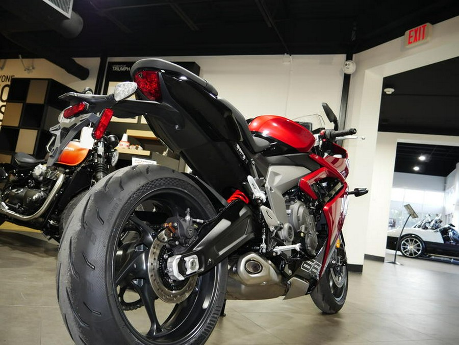 2025 Triumph Daytona 660 Carnival Red/Sapphire Black