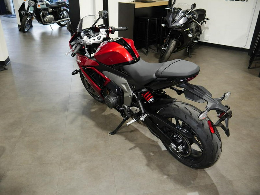 2025 Triumph Daytona 660 Carnival Red/Sapphire Black