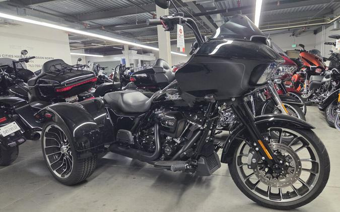 2024 Harley-Davidson® Road Glide® 3 Vivid Black - Black Finish
