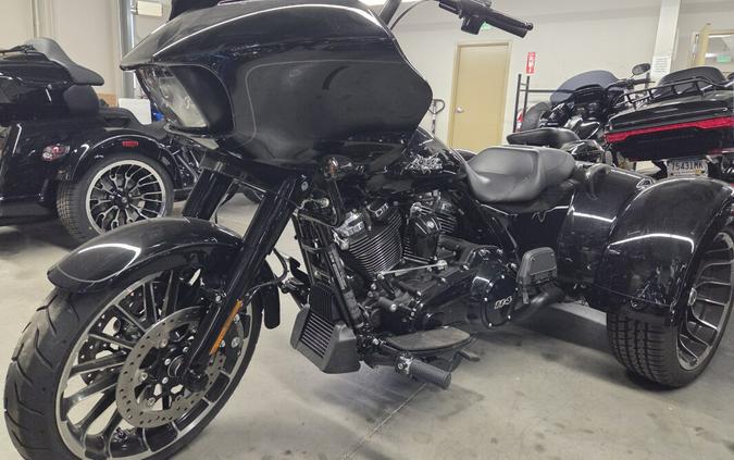 2024 Harley-Davidson® Road Glide® 3 Vivid Black - Black Finish