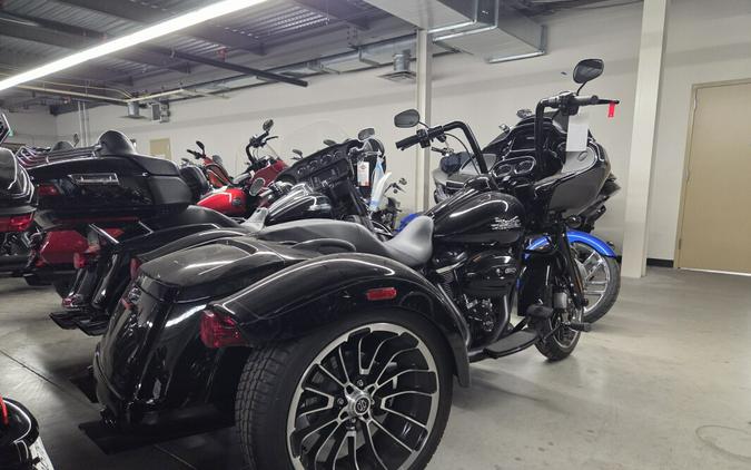 2024 Harley-Davidson® Road Glide® 3 Vivid Black - Black Finish